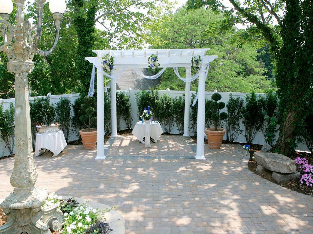 Brass Key Guesthouse Adults Only Провинстаун Екстериор снимка