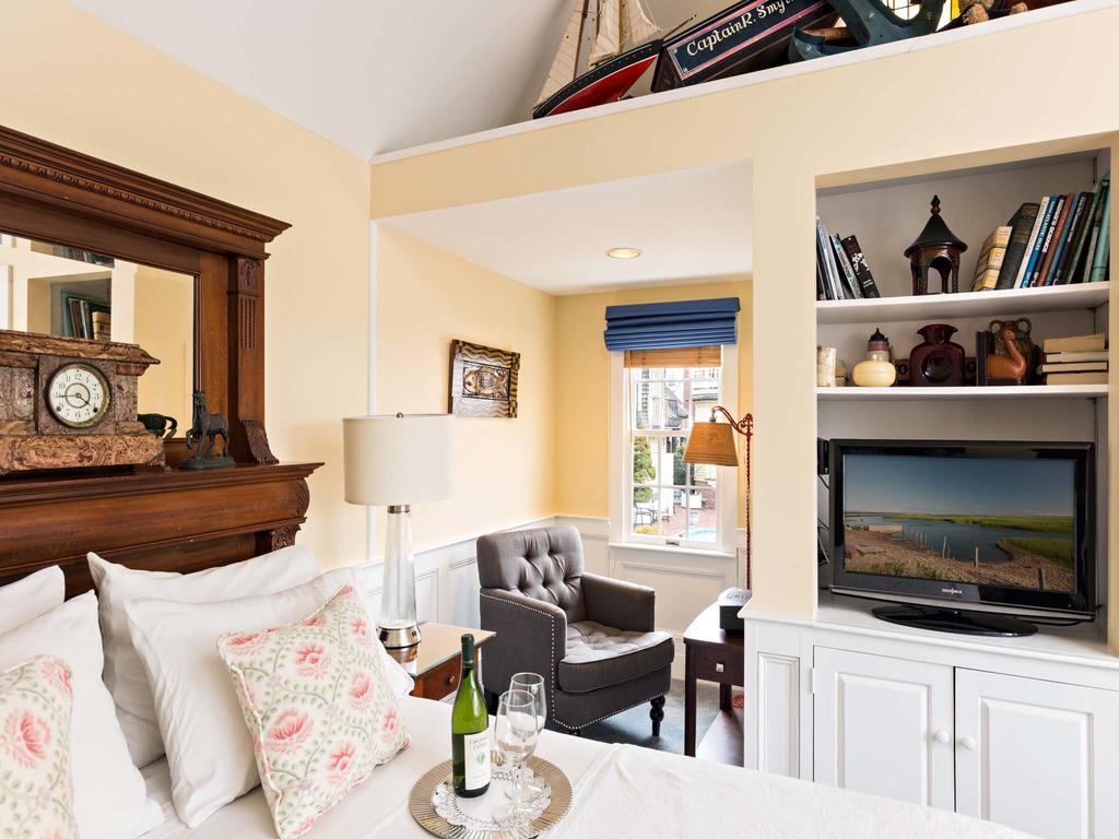 Brass Key Guesthouse Adults Only Провинстаун Стая снимка