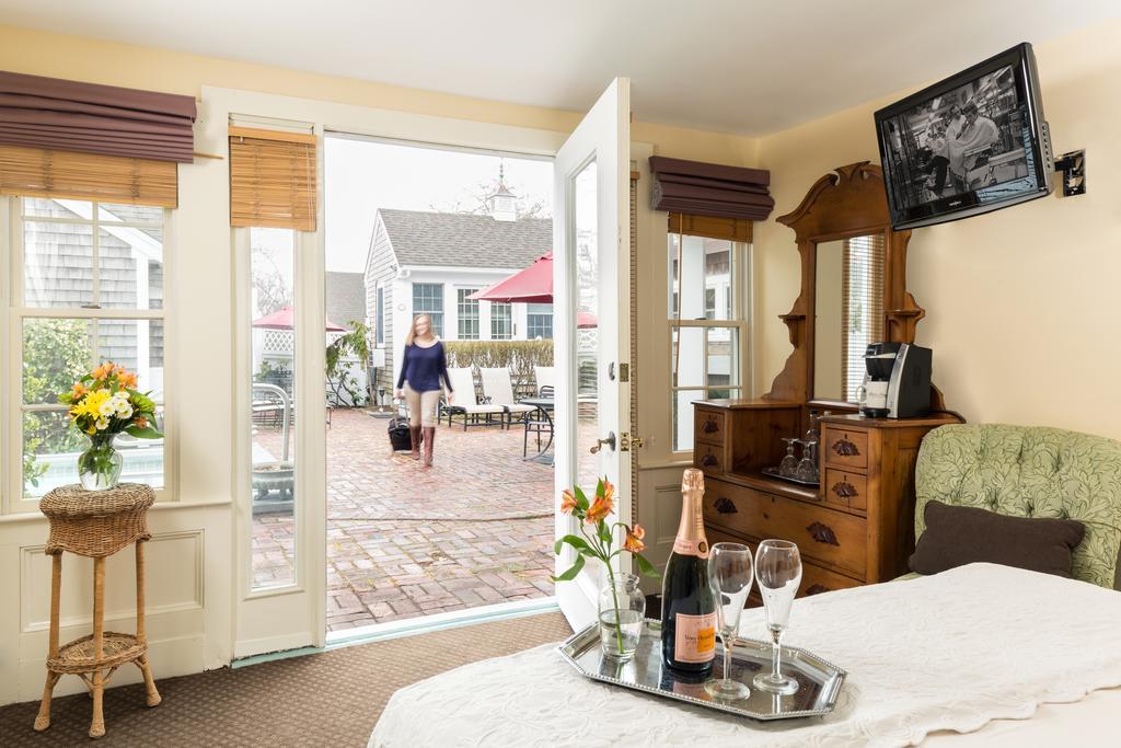 Brass Key Guesthouse Adults Only Провинстаун Екстериор снимка