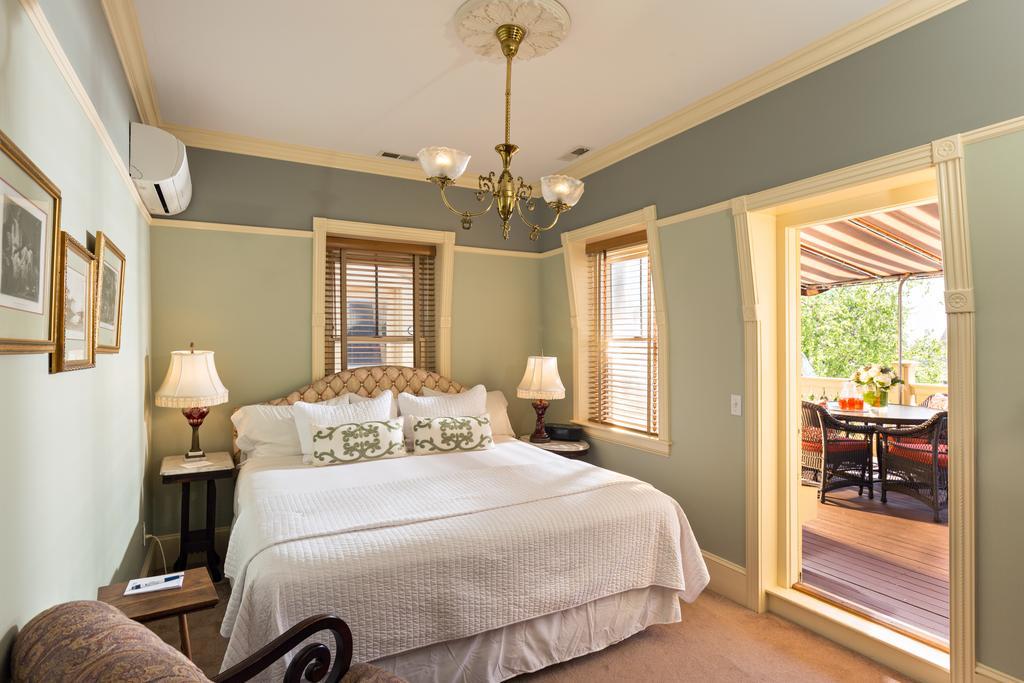 Brass Key Guesthouse Adults Only Провинстаун Екстериор снимка