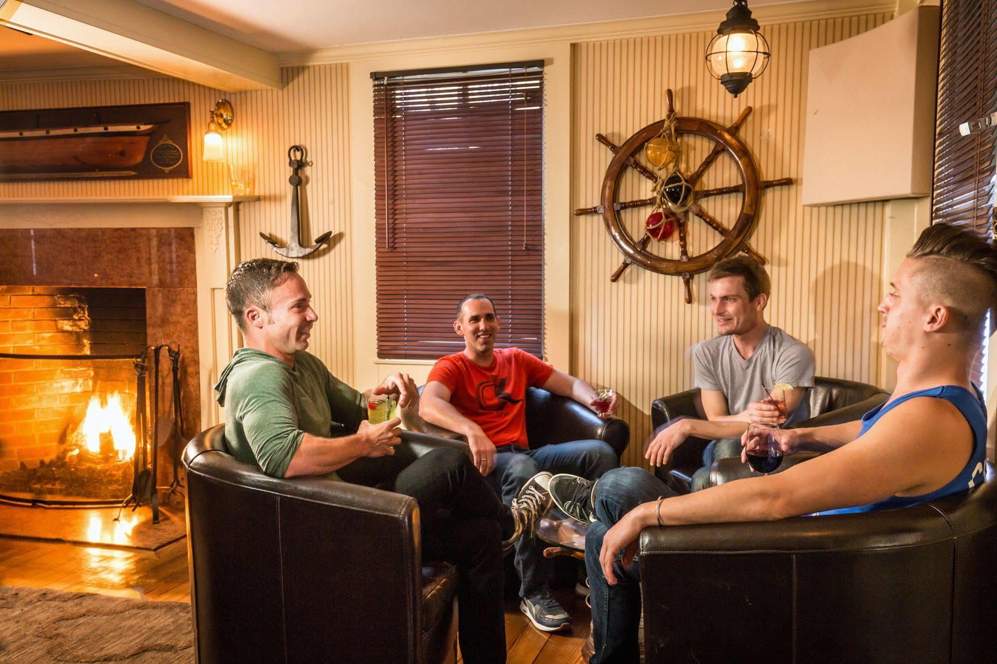 Brass Key Guesthouse Adults Only Провинстаун Екстериор снимка