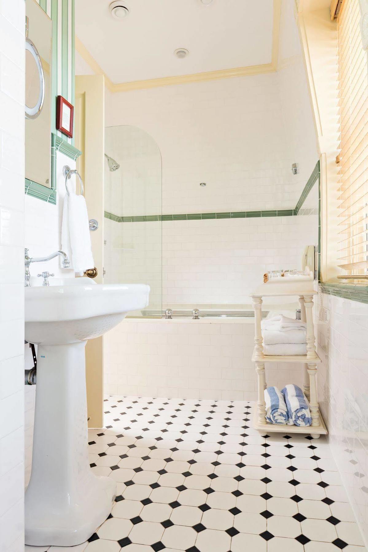 Brass Key Guesthouse Adults Only Провинстаун Екстериор снимка