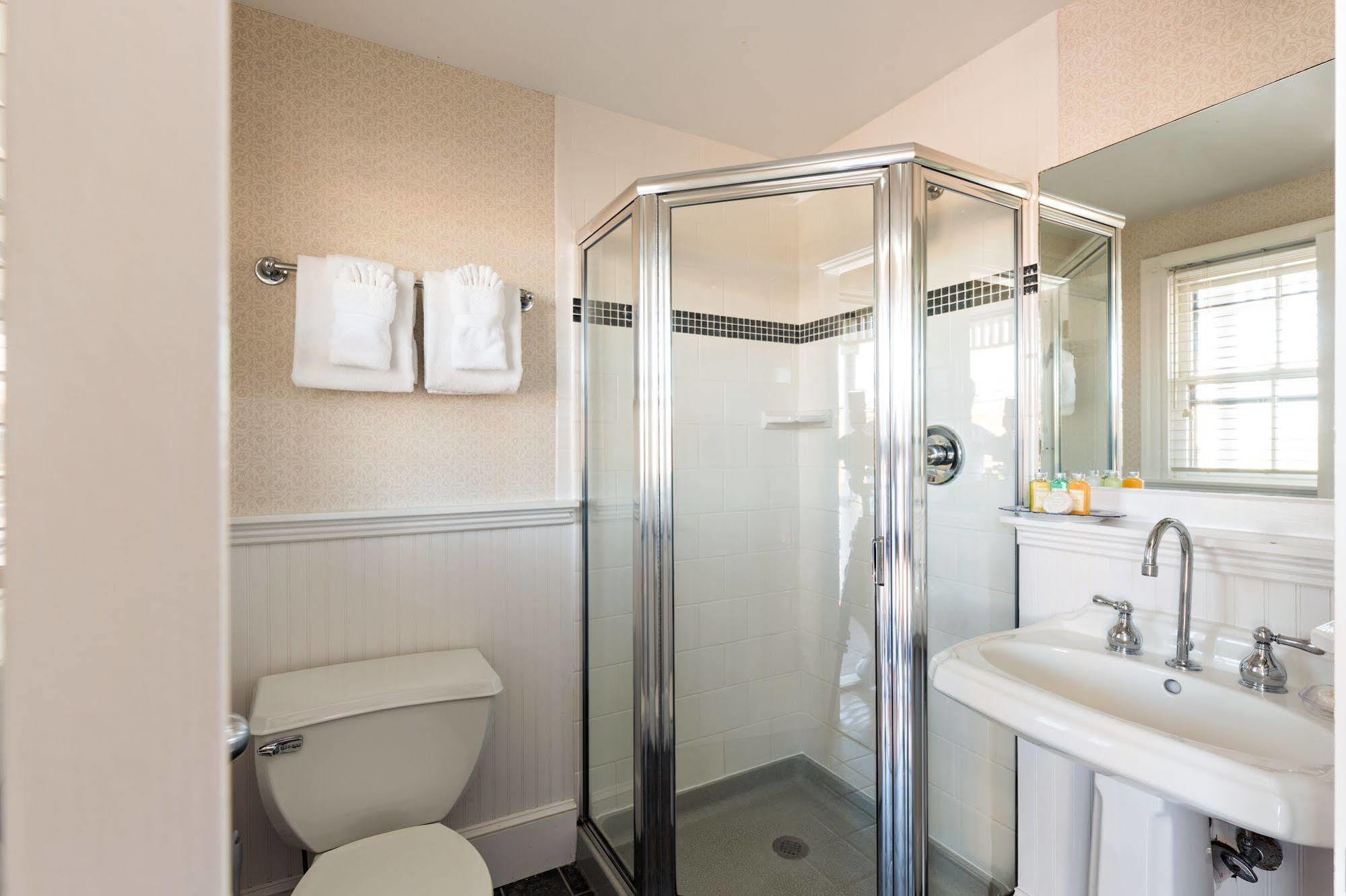 Brass Key Guesthouse Adults Only Провинстаун Екстериор снимка