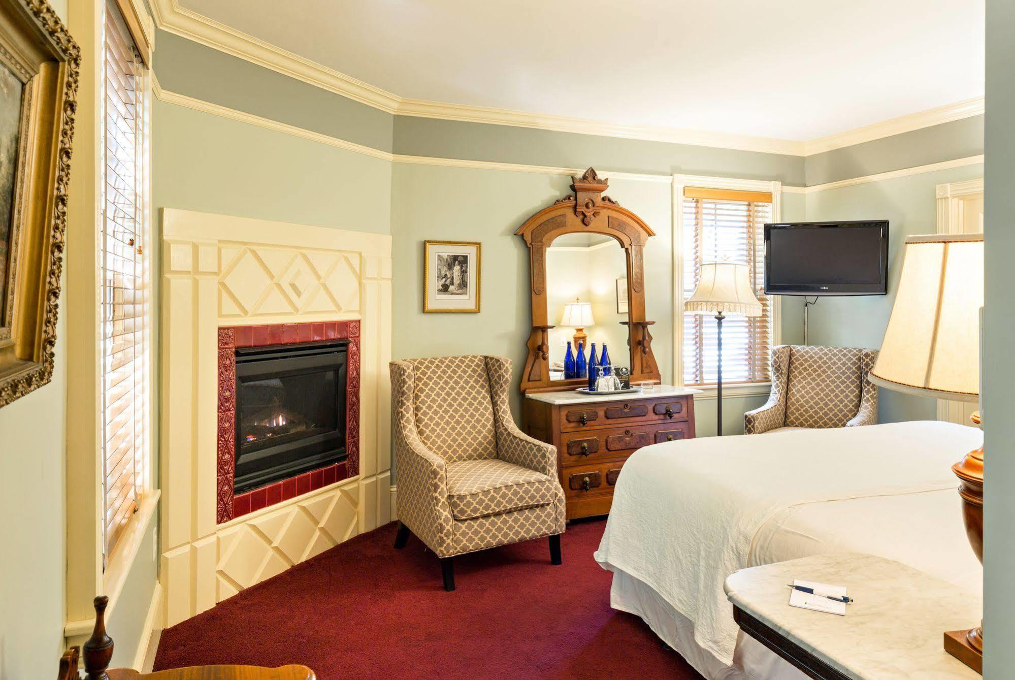 Brass Key Guesthouse Adults Only Провинстаун Екстериор снимка