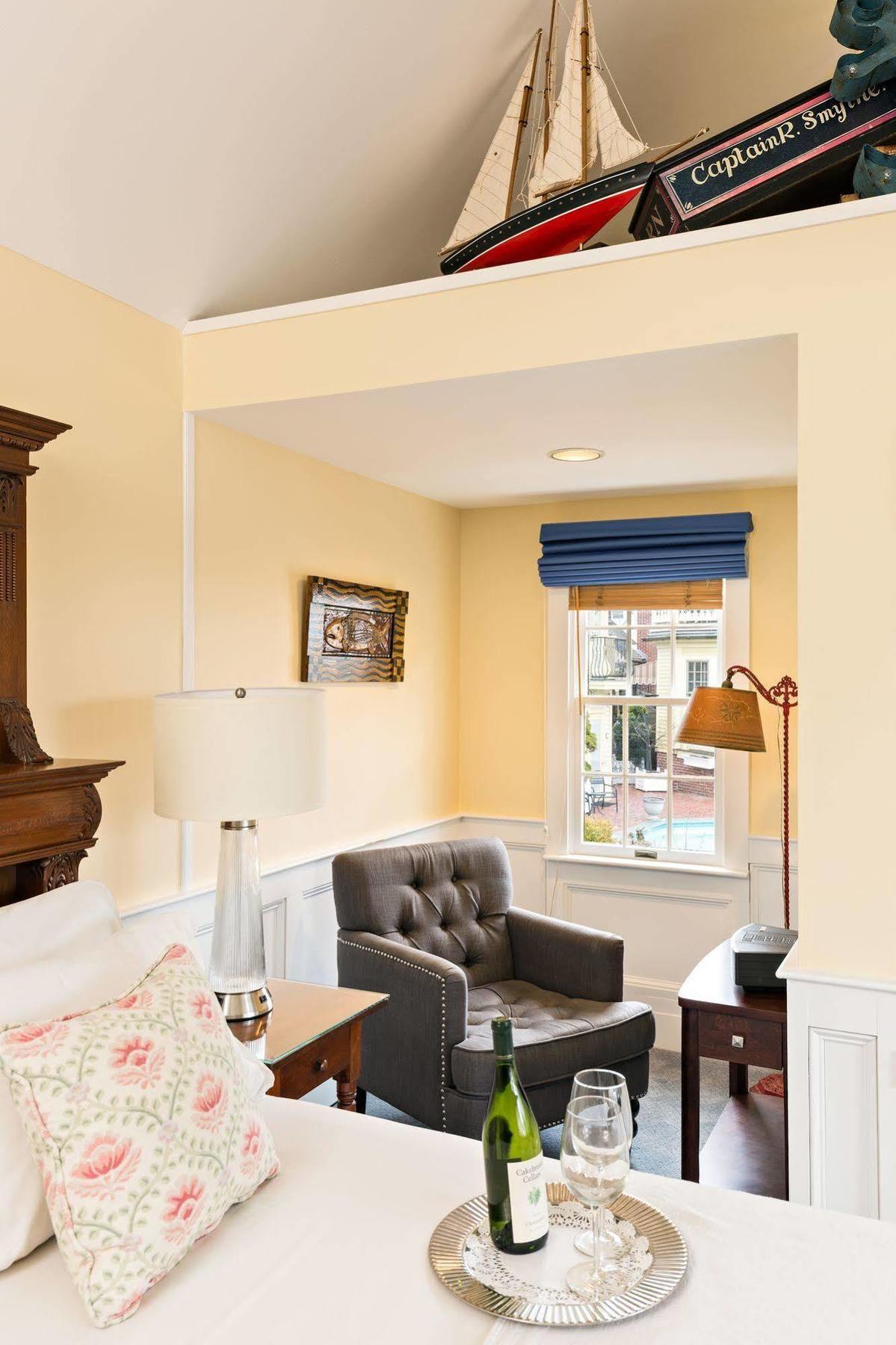 Brass Key Guesthouse Adults Only Провинстаун Екстериор снимка