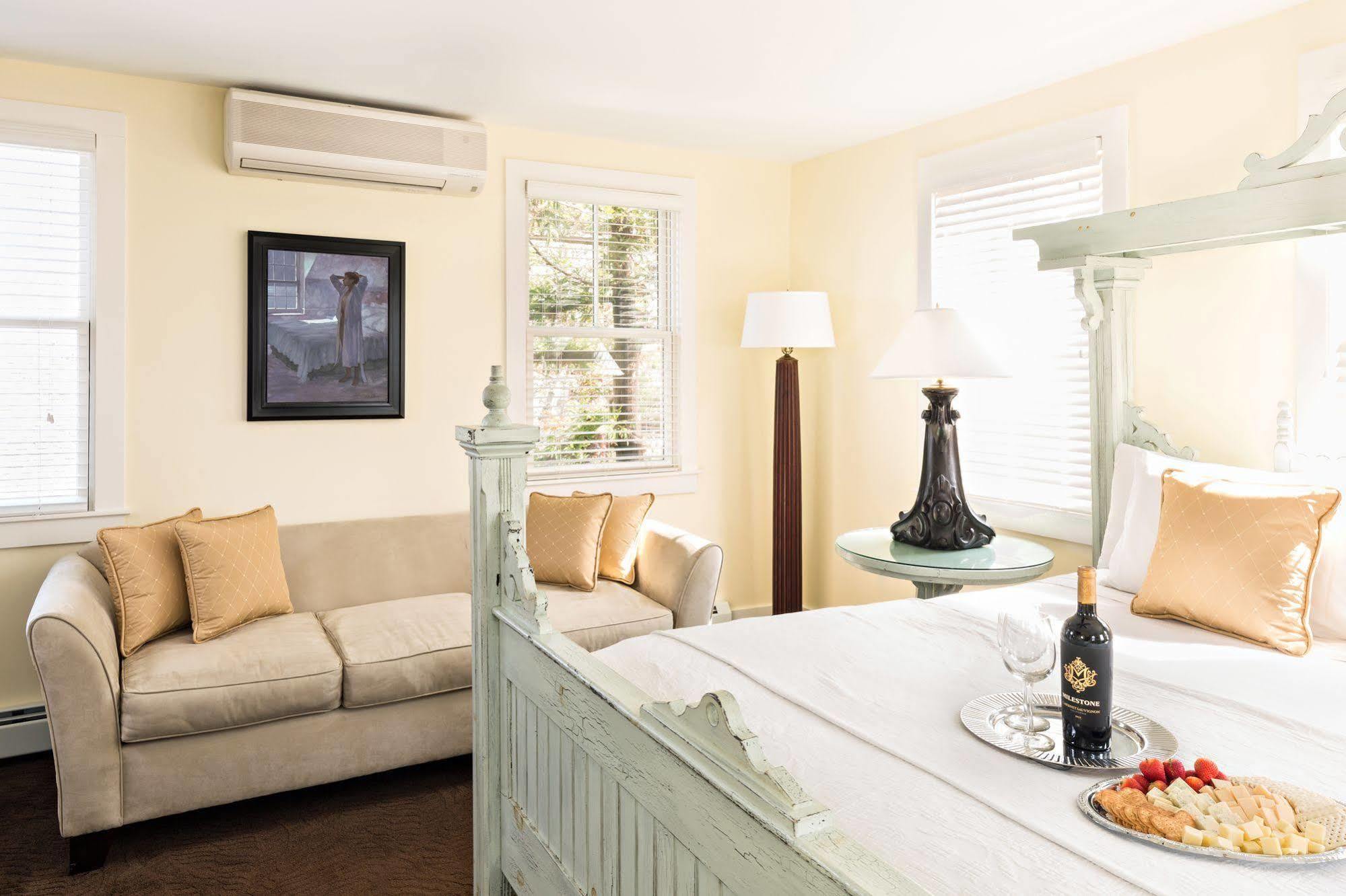 Brass Key Guesthouse Adults Only Провинстаун Екстериор снимка