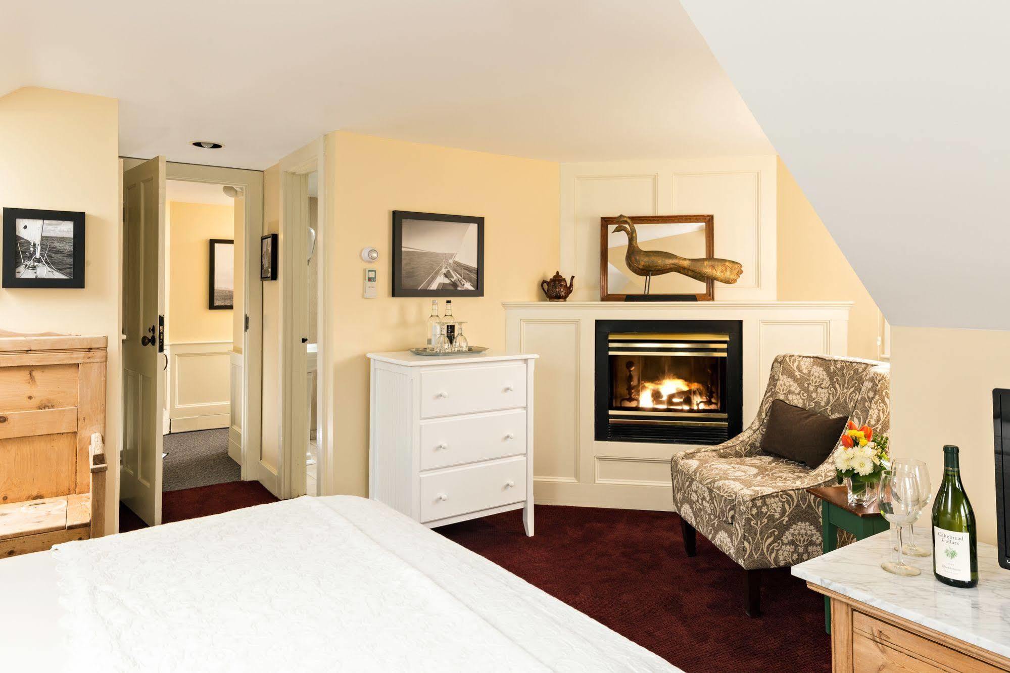 Brass Key Guesthouse Adults Only Провинстаун Екстериор снимка
