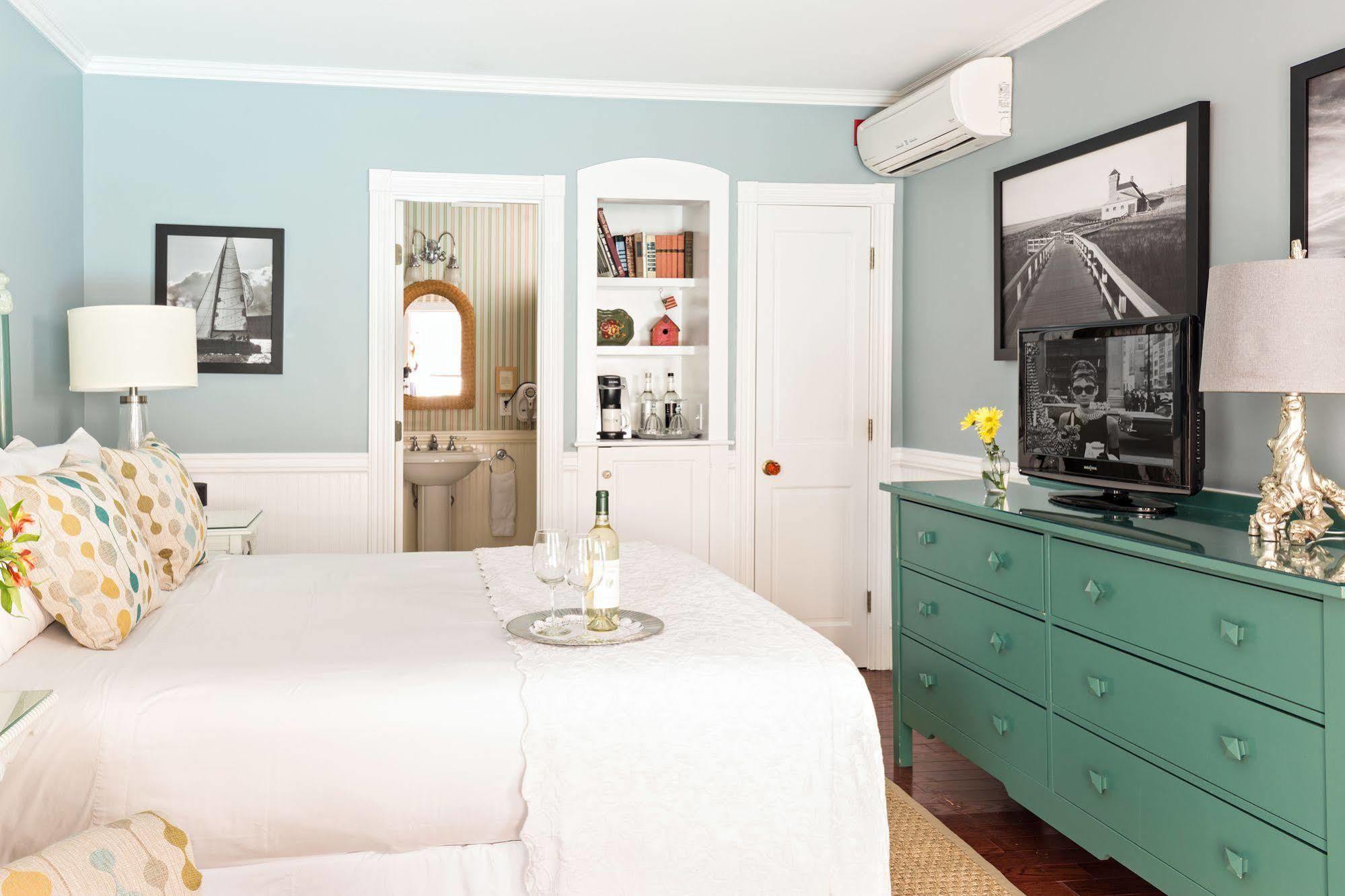 Brass Key Guesthouse Adults Only Провинстаун Екстериор снимка