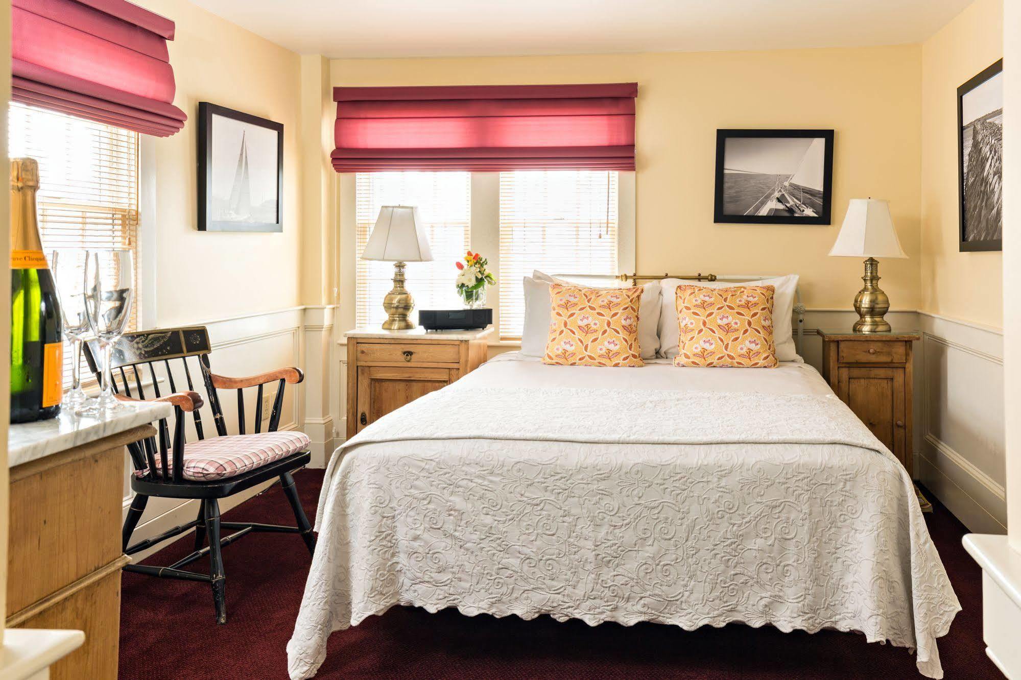 Brass Key Guesthouse Adults Only Провинстаун Екстериор снимка